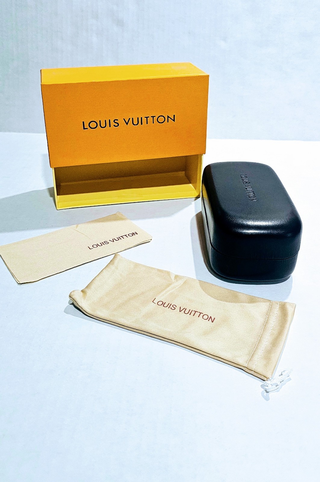 Brown Large Clamshell Louis Vuitton Glasses Case 🔥