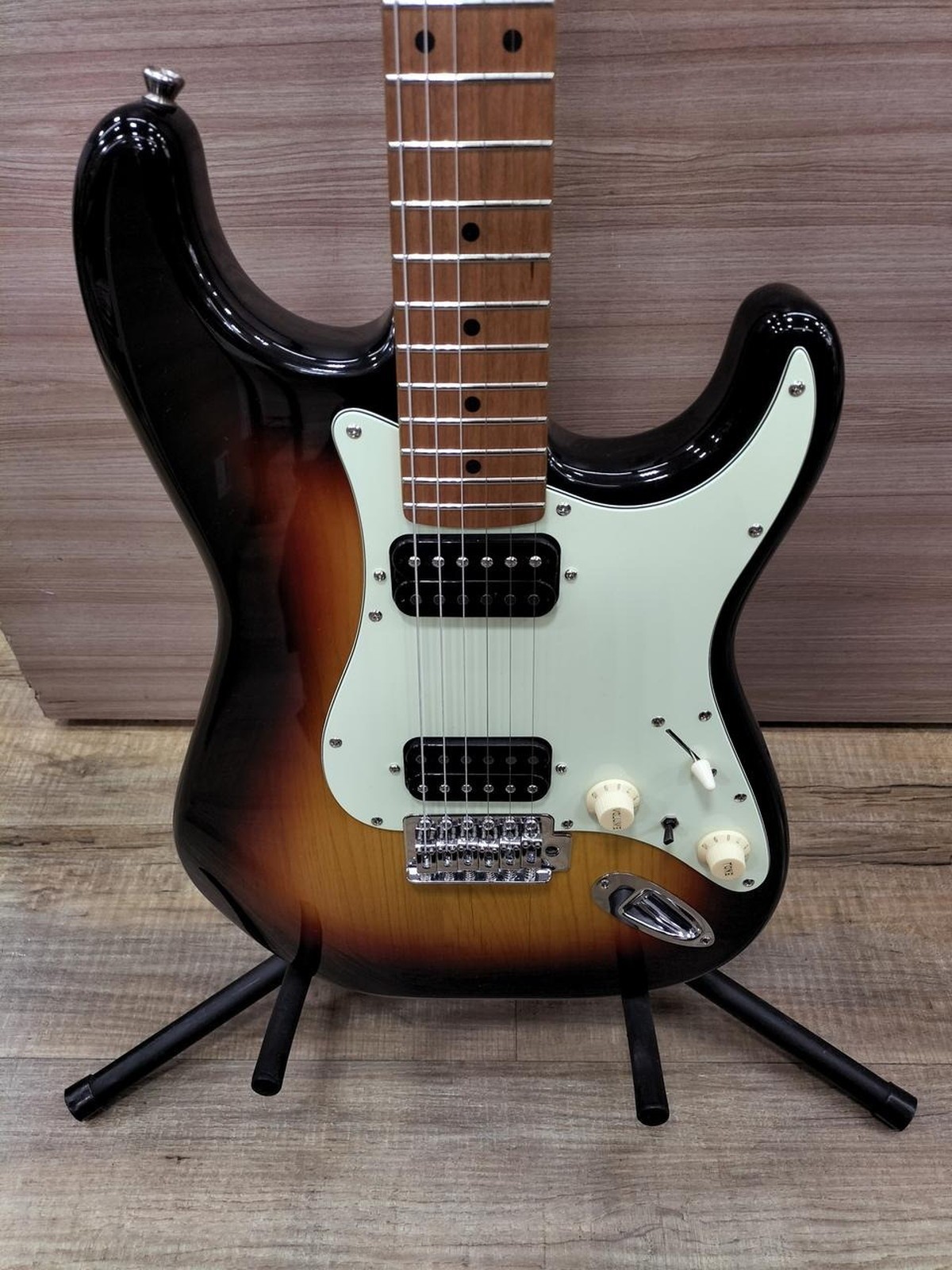 BACCHUS BST-3-RSM/M Used Hardwood body Maple neck Maple fingerboard Sunburst