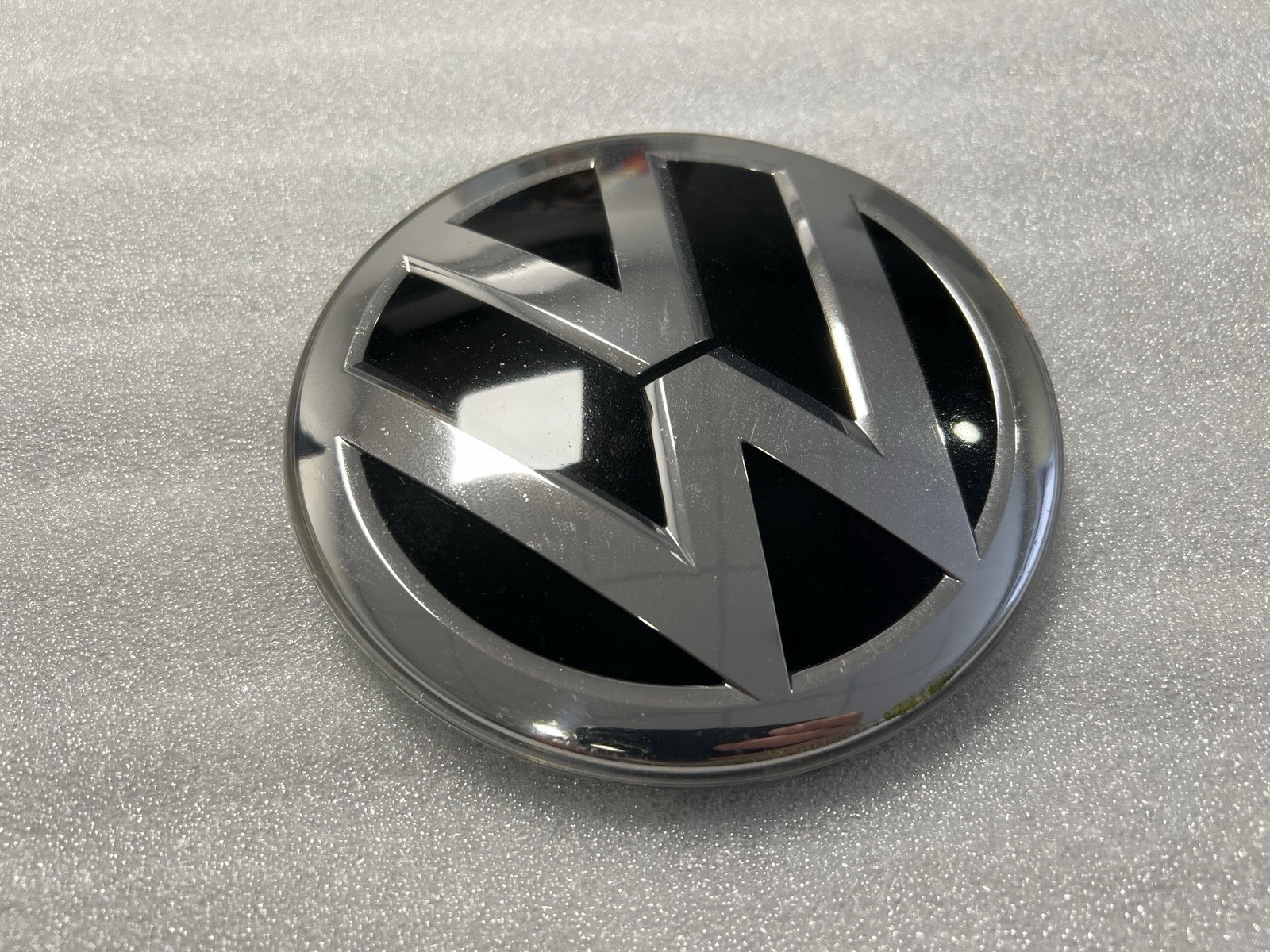OEM 2016 - 2023 VW SHARAN 7N MK2 ATLAS FRONT LOGO RADAR COVER 7N0853601C #211