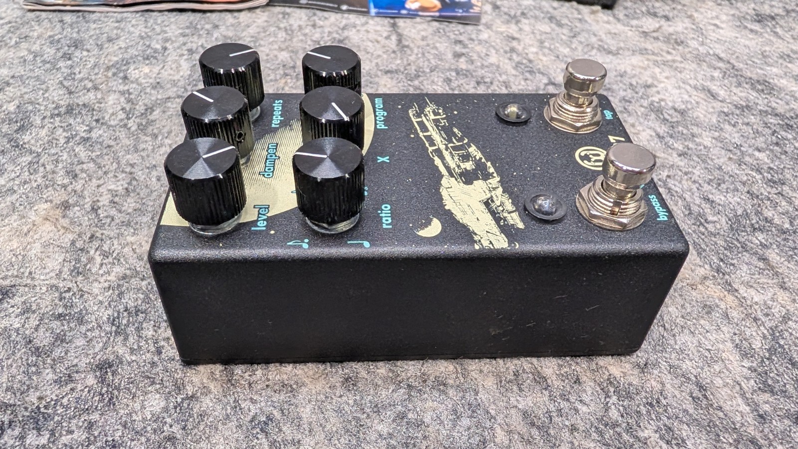 Walrus Audio ARP-87 Digital Delay/Echo Effects Pedal for Guitar & Bass Bundle