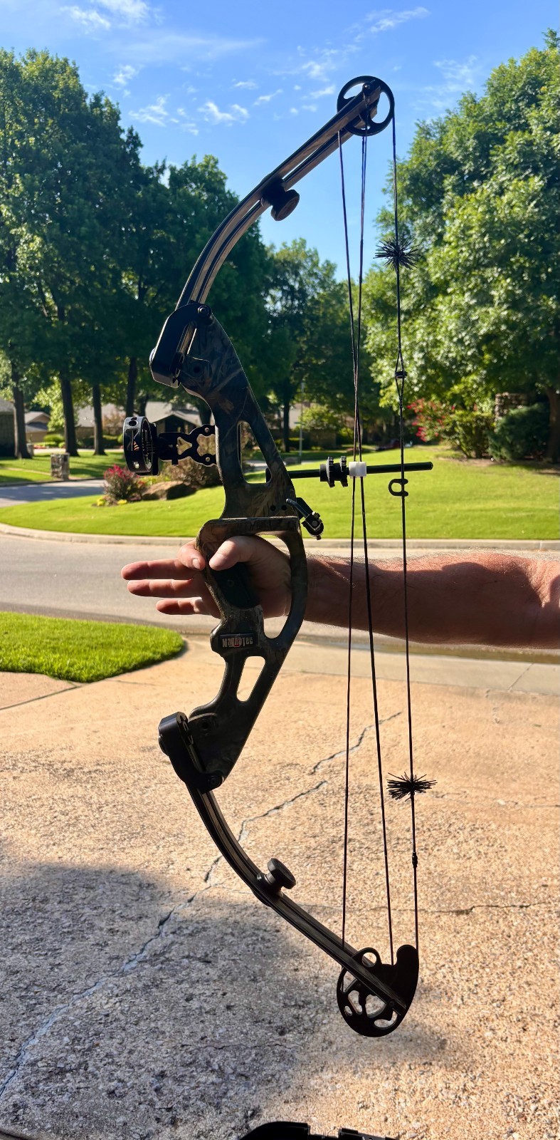Hoyt Magna Tech Compound Bow and Hard Case.