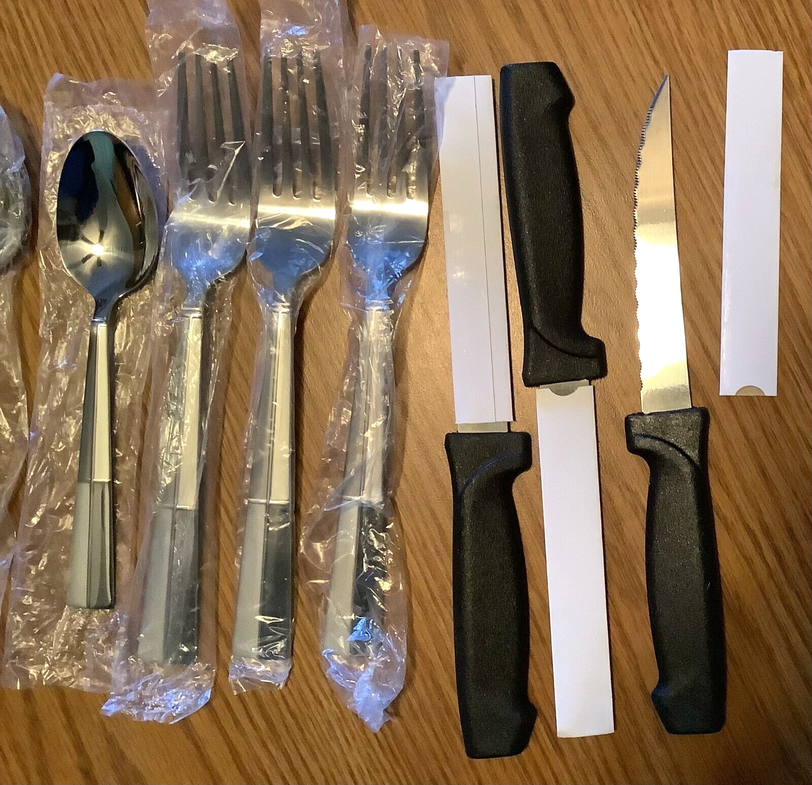 Pfaltzgraff - Arabesque Frost / 12-Piece Stainless Flatware Silverware Set