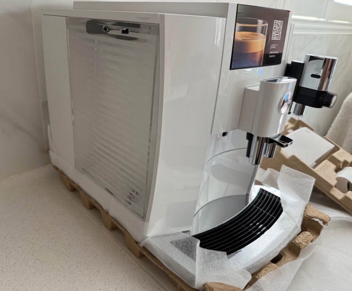 Jura E8 Automatic Coffee Machine Piano White