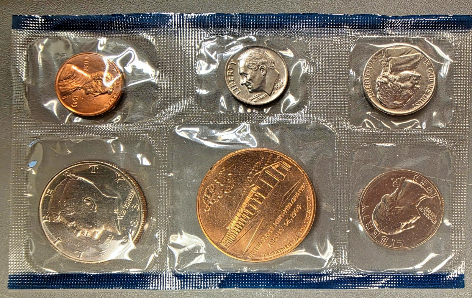 1983-P Official US Mint Souvenir Set as pictured. See description!