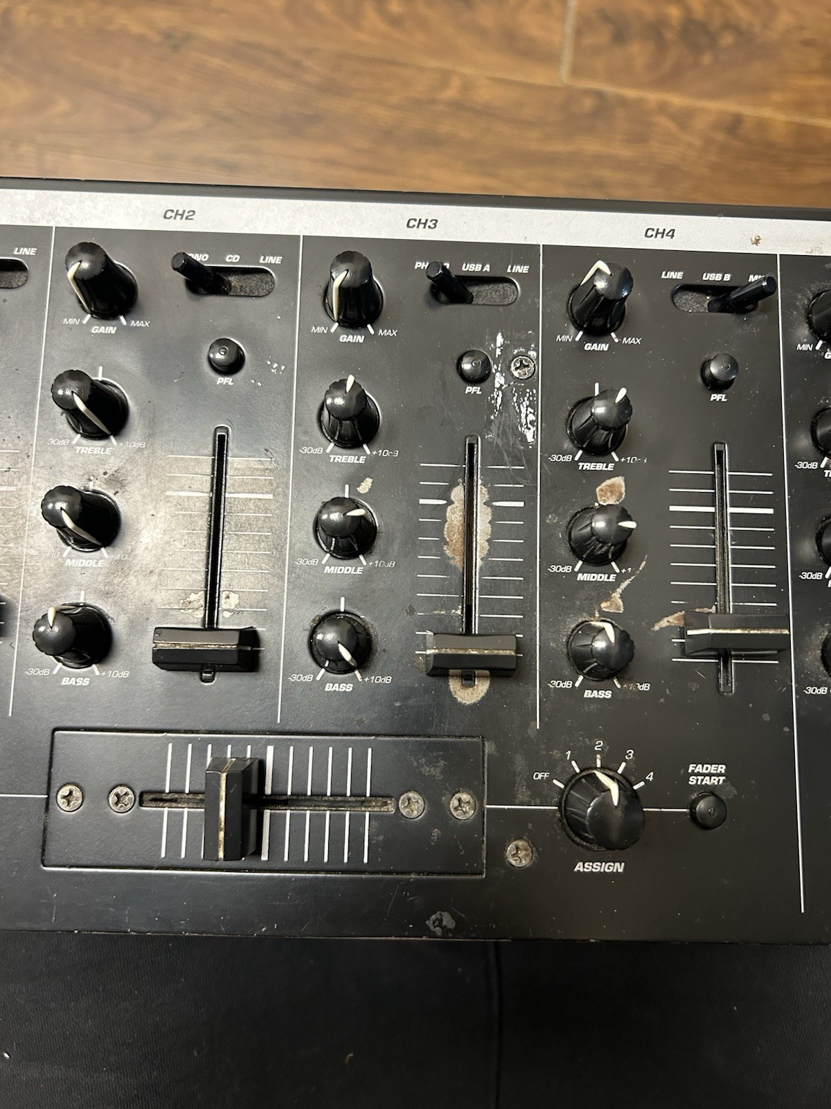Numark CM200 - 5 Channel DJ Mixer