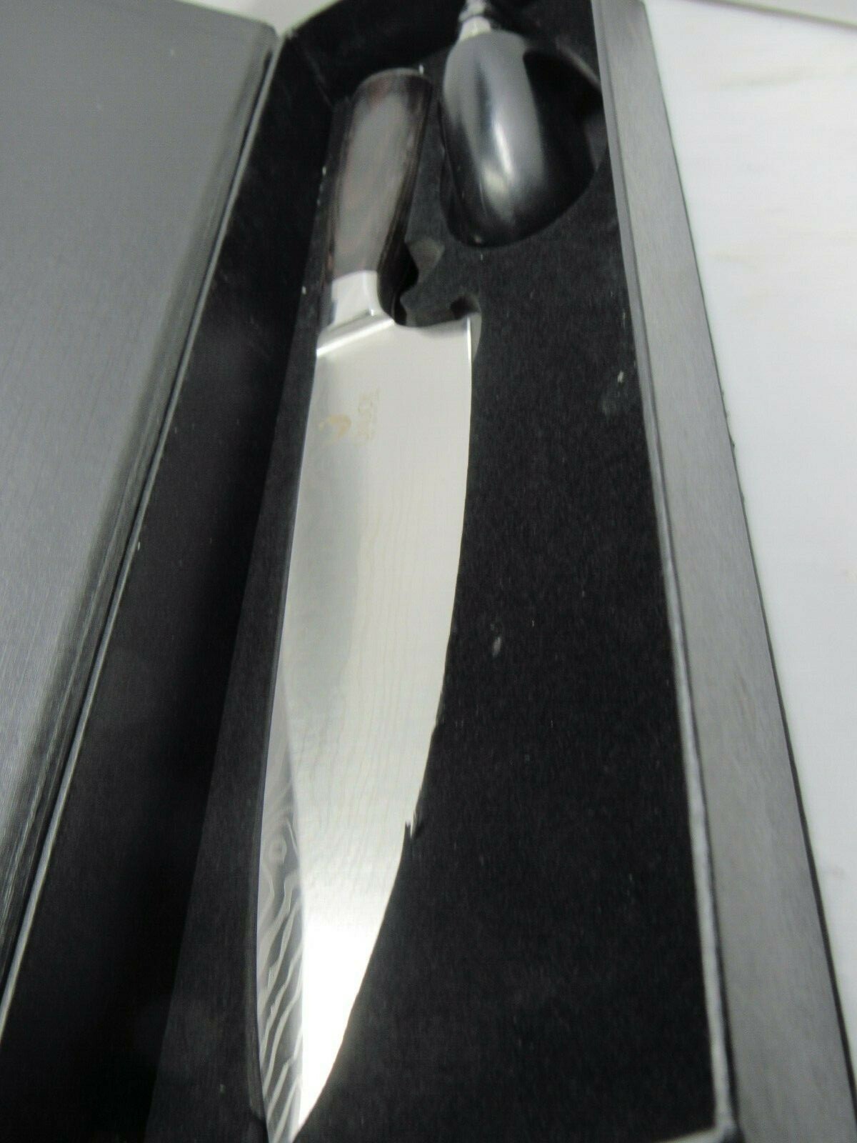 DURABLE HIGH QUALITY UNIJOY 8" CHEF'S KNIFE - ULTRA SHARP WITH KNIFE SHARPENER