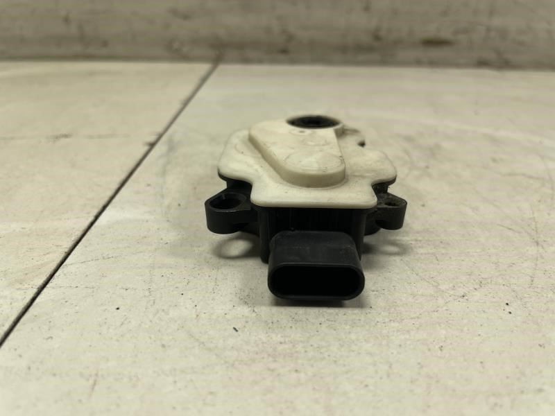 2015 FORD TAURUS SE SHUTTER ACTUATOR MOTOR OEM+