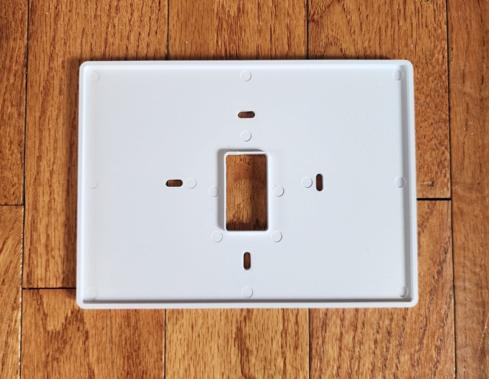 UNIVERSAL THERMOSTAT WALL PLATE PRO 1 MODEL T119 VERTICAL TO HORIZONTAL