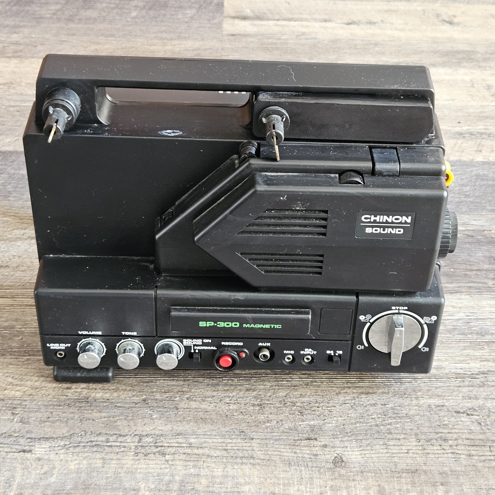 Vintage Chinon Sound SP-300 Super 8mm Film Projector Reel To Reel