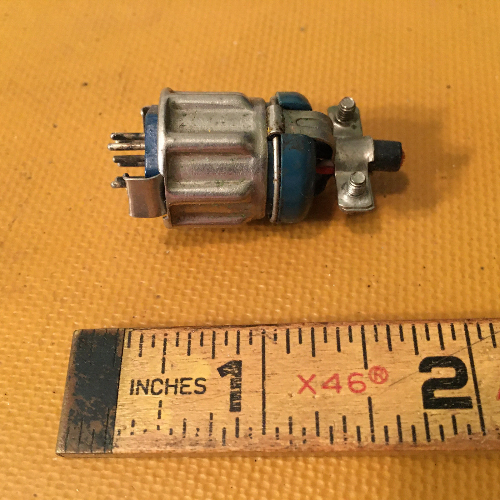 1 Amphenol 7 pin Male Circular Connector