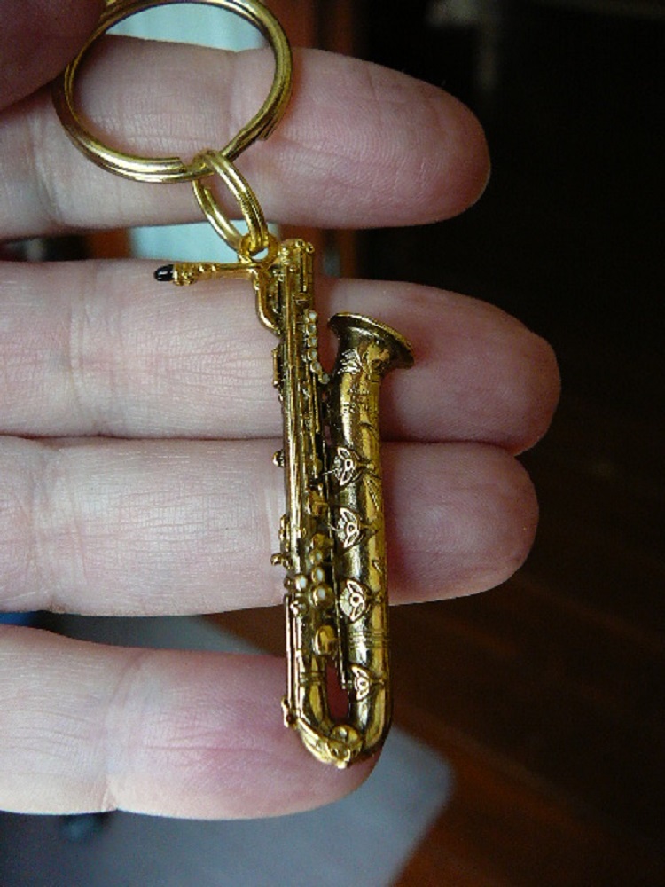 (M-200-C) BARITONE SAXOPHONE KEY CHAIN 24k gold plate JEWELRY sax key keyring