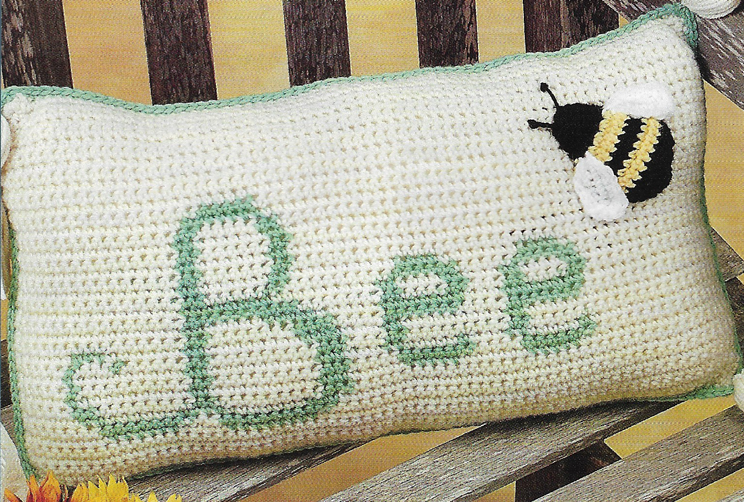 Bee Pillow crochet pattern instructions