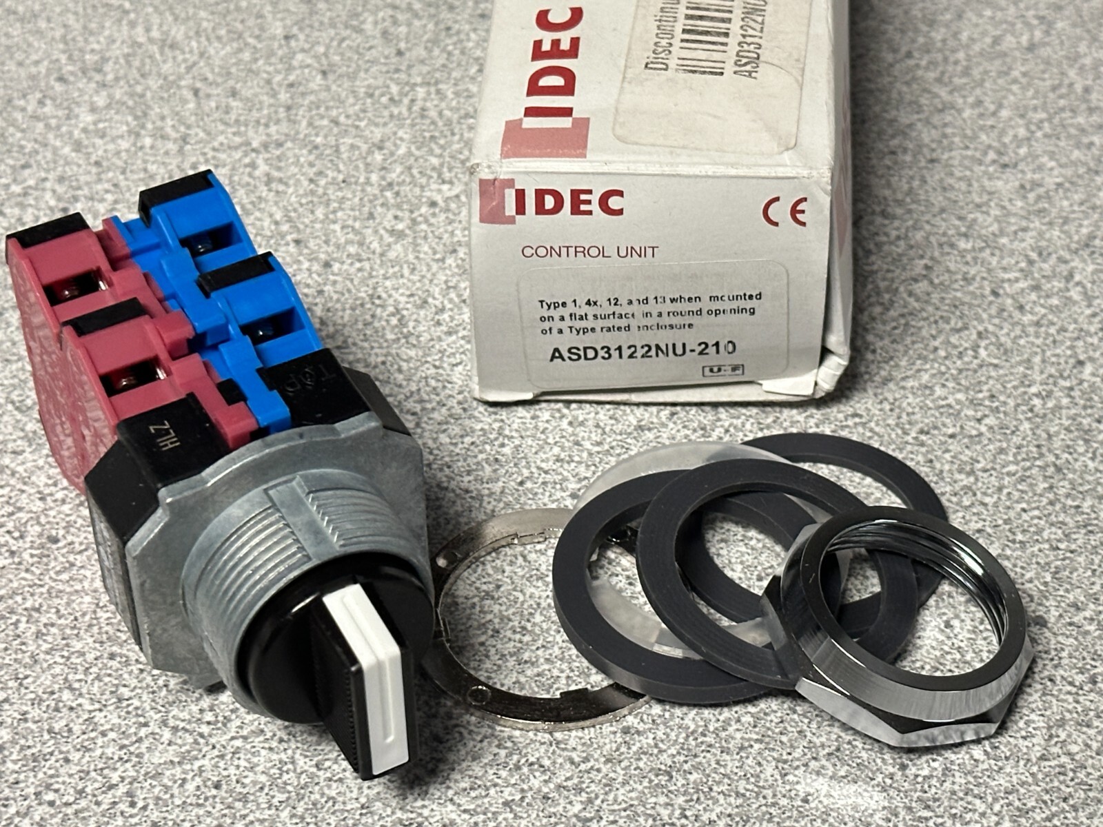 NEW IDEC ASD3122NU-210 3-POSITION SELECTOR SWITCH 30MM 2 NO - 2 NC