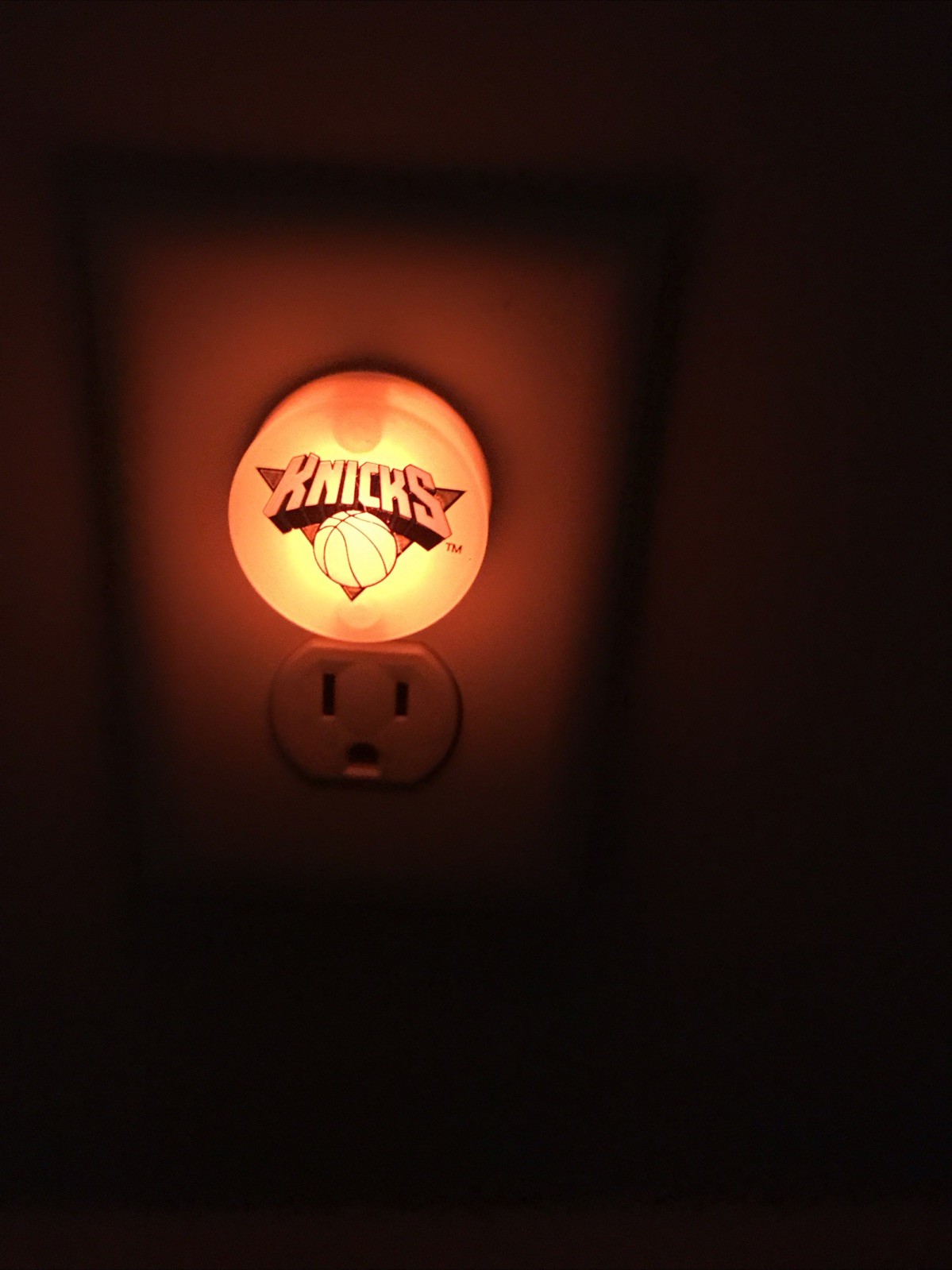NYKnicks Vintage Night Light  1.5 Inches Round Orange Glow