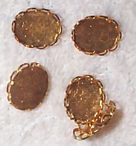 Vintage brass scalloped edge 8MM x 10MM mountings settings - 14 PCS