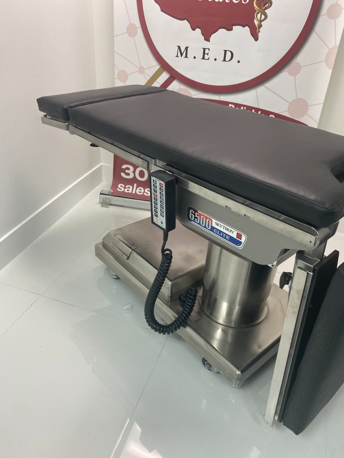 Skytron 6500 Operating table with Remote REFURBISHED