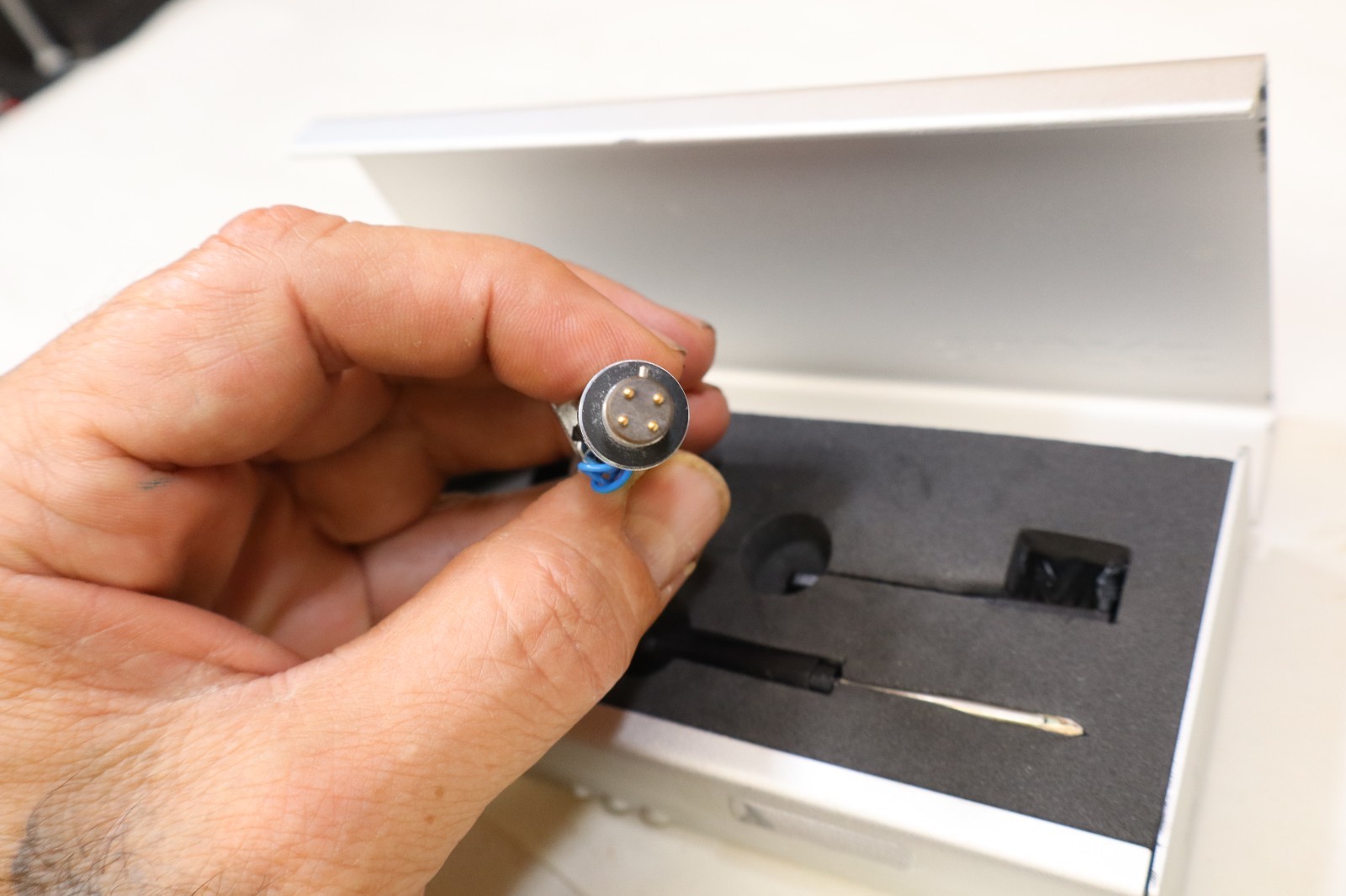 Shure WHLB White Label Headshell Cartridge & Aluminum Case