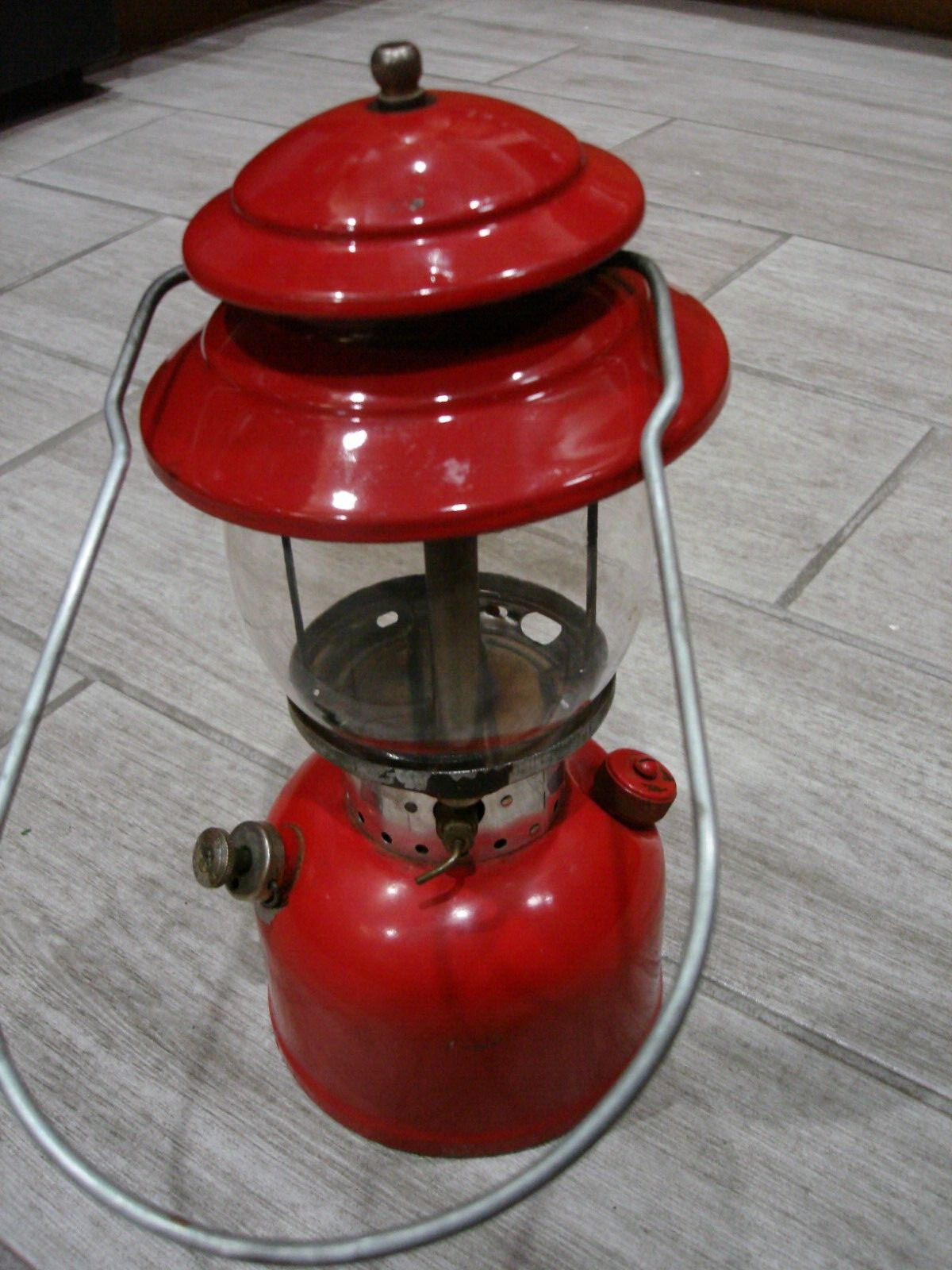 NICE 1966 11/66 RED COLEMAN 200A SINGLE MANTLE LANTERN