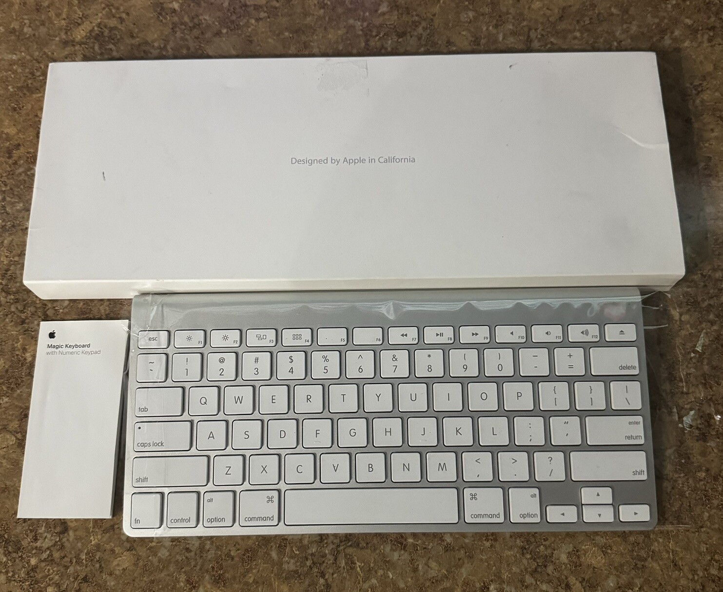 Apple Magic Keyboard  Battery Operated   Wireless  Bluetooth  Tested Working