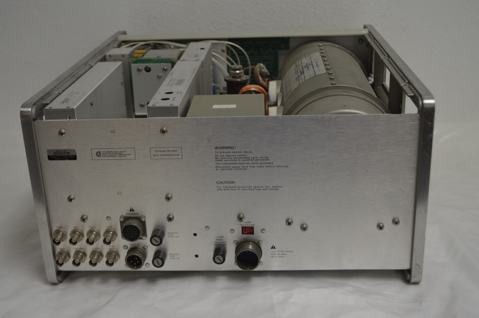 *TC* HEWLETT PACKARD HP 5061B CESIUM BEAM FREQUENCY STANDARD (TMD39)