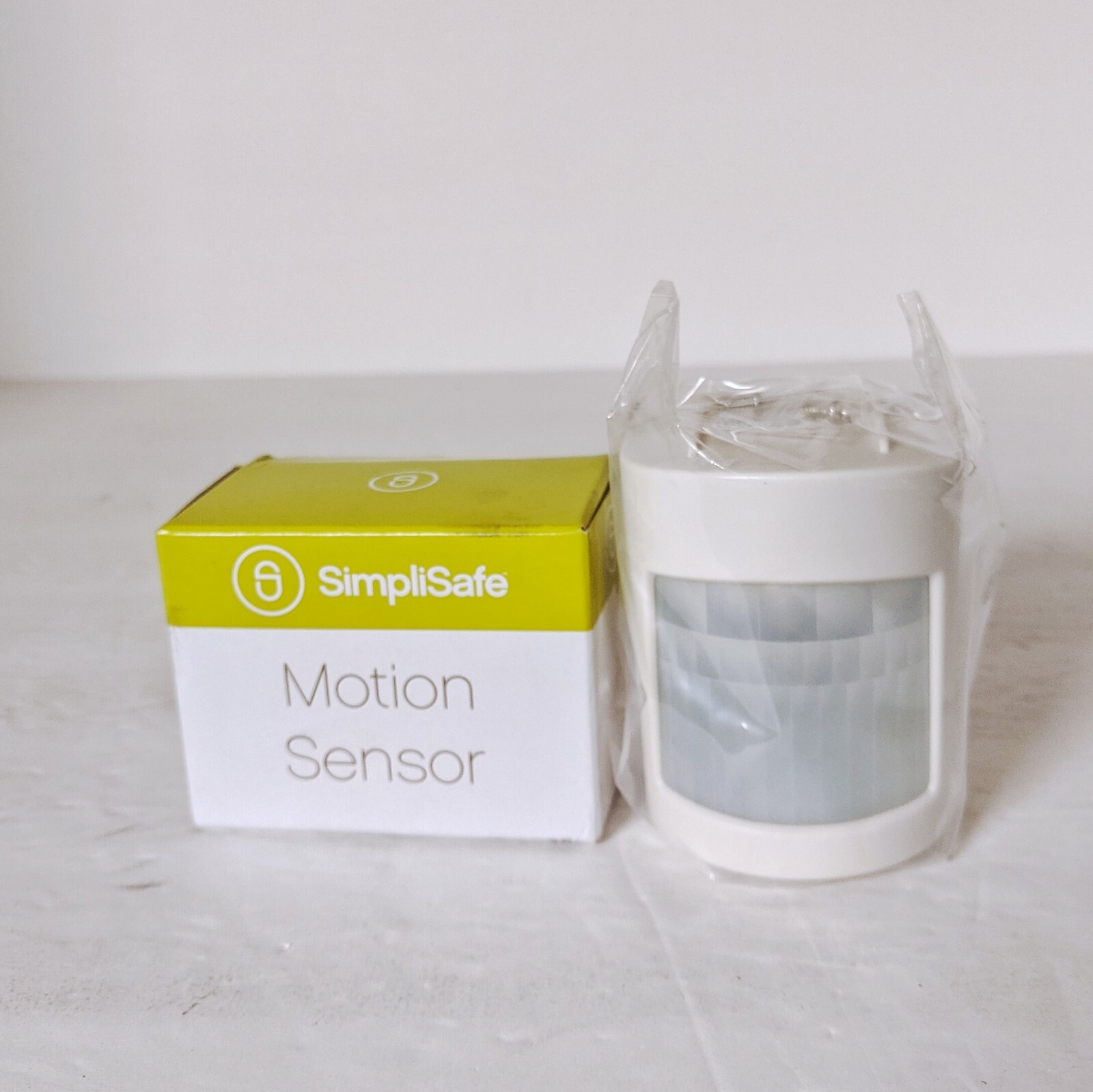 New in box Authentic Simplisafe Motion Sensor 1st Generation - GENUINE