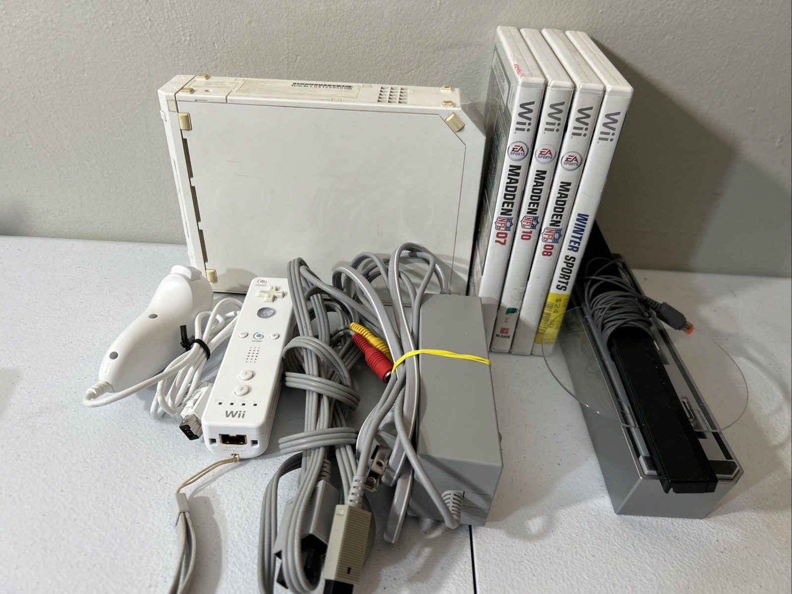 Wii Bundle Deal /console/ 2 Controllers/ Power Cords /4games/ In Box