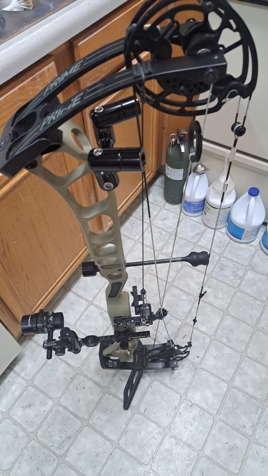 Prime Black 9 series Compound Bow Extras Nice!