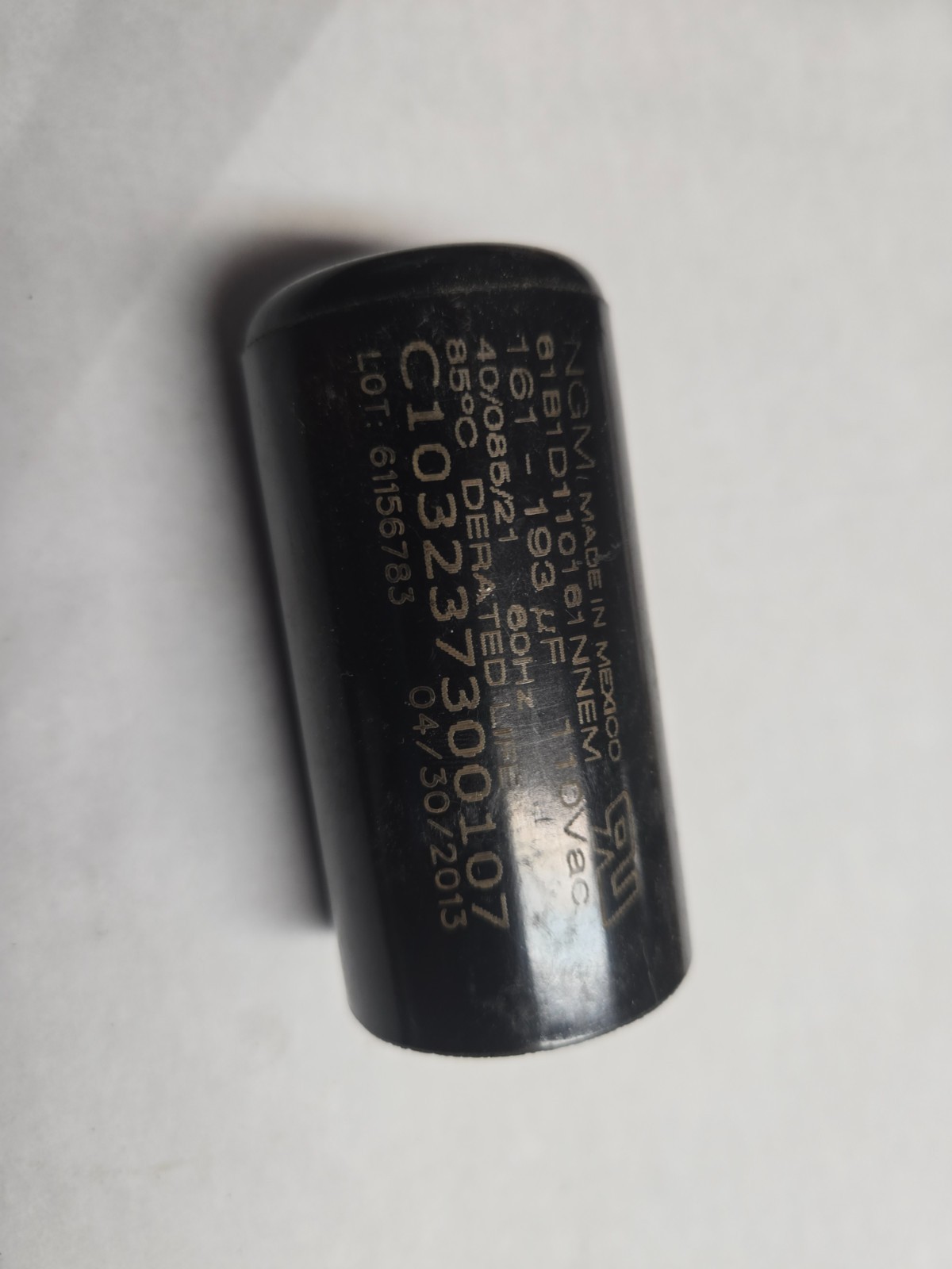C103237300107,  start Capacitor 161-193 MFD At 110Vac -Used- Tested.
