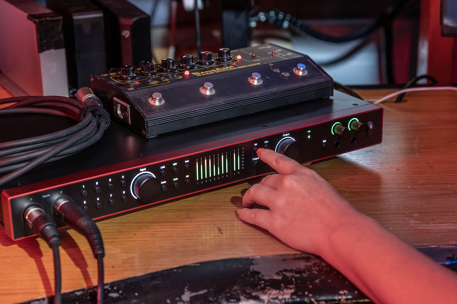Focusrite SCARLETT 18I20 4G 4th Gen Audio Recording Interface+(2) Studio Mics