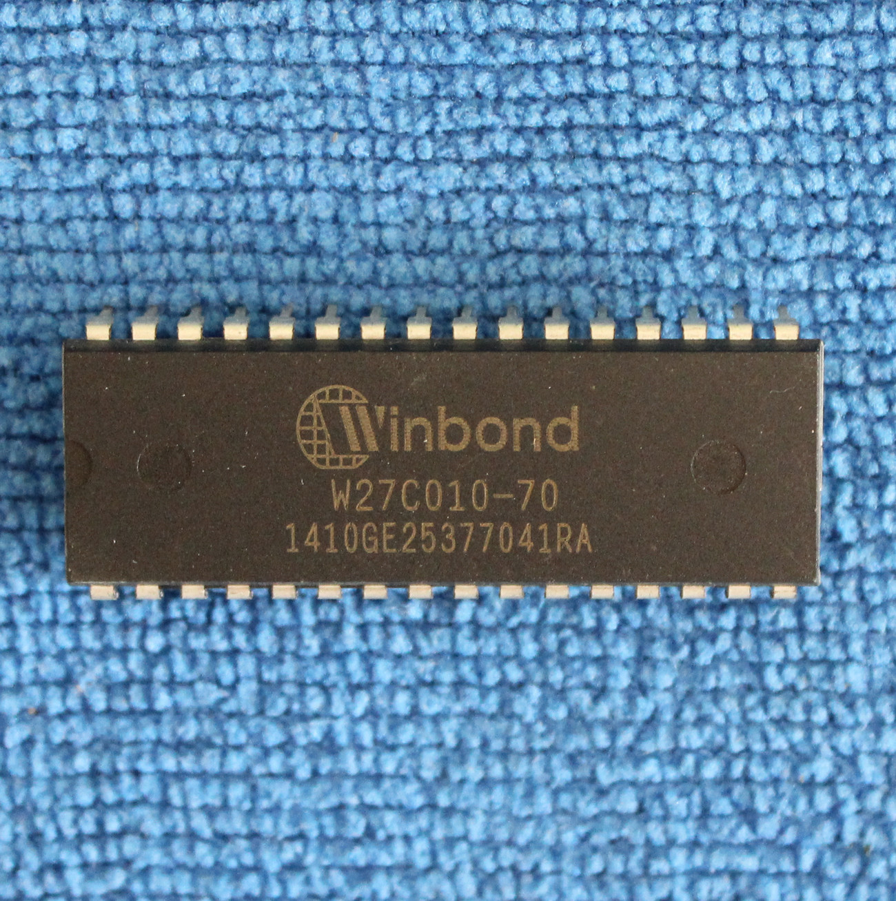 10pcs W27C010-70 W27C010-70Z W27C010 EEPROM IC WINBOND DIP-32