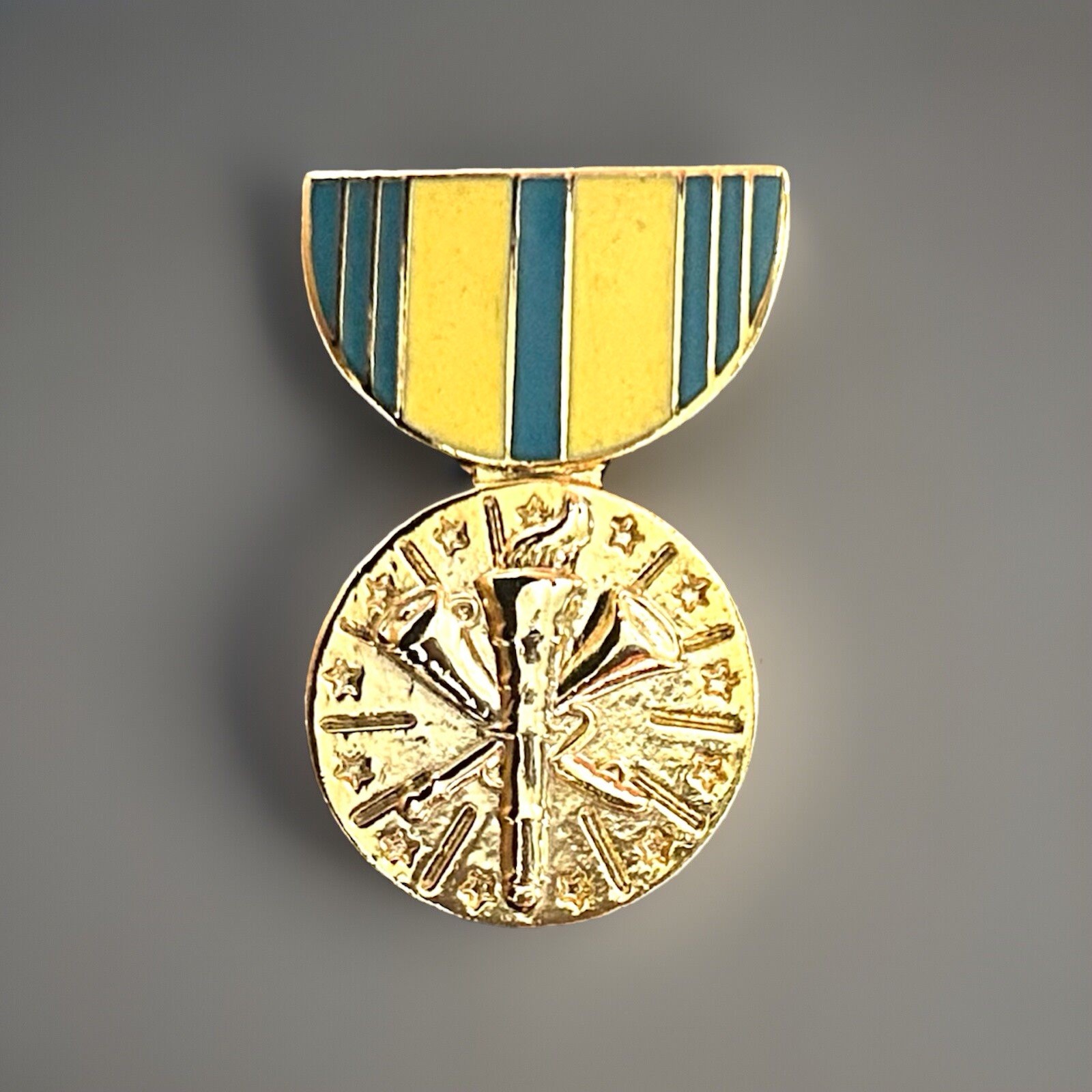 Small Hat Pin US Armed Forces Reserve Medal