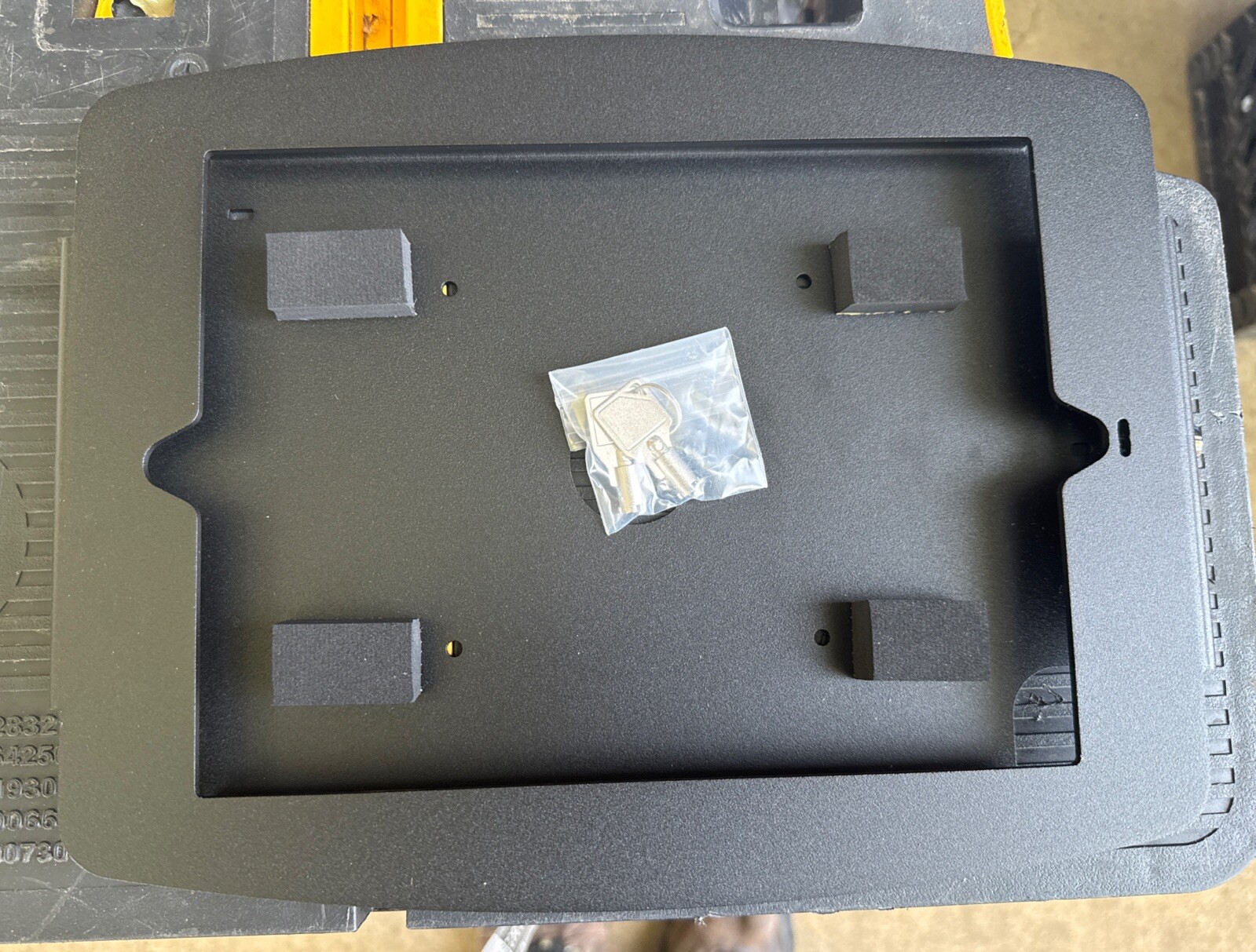 Compulocks iPad 10.2" Enclosure Wall Mount - Rokku