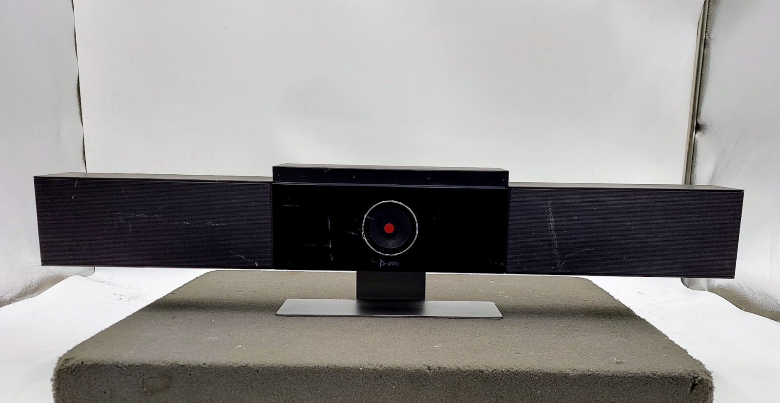 Poly Studio P009 Premium USB Video Conference Bar 4K HD & Audio - w/ Stand