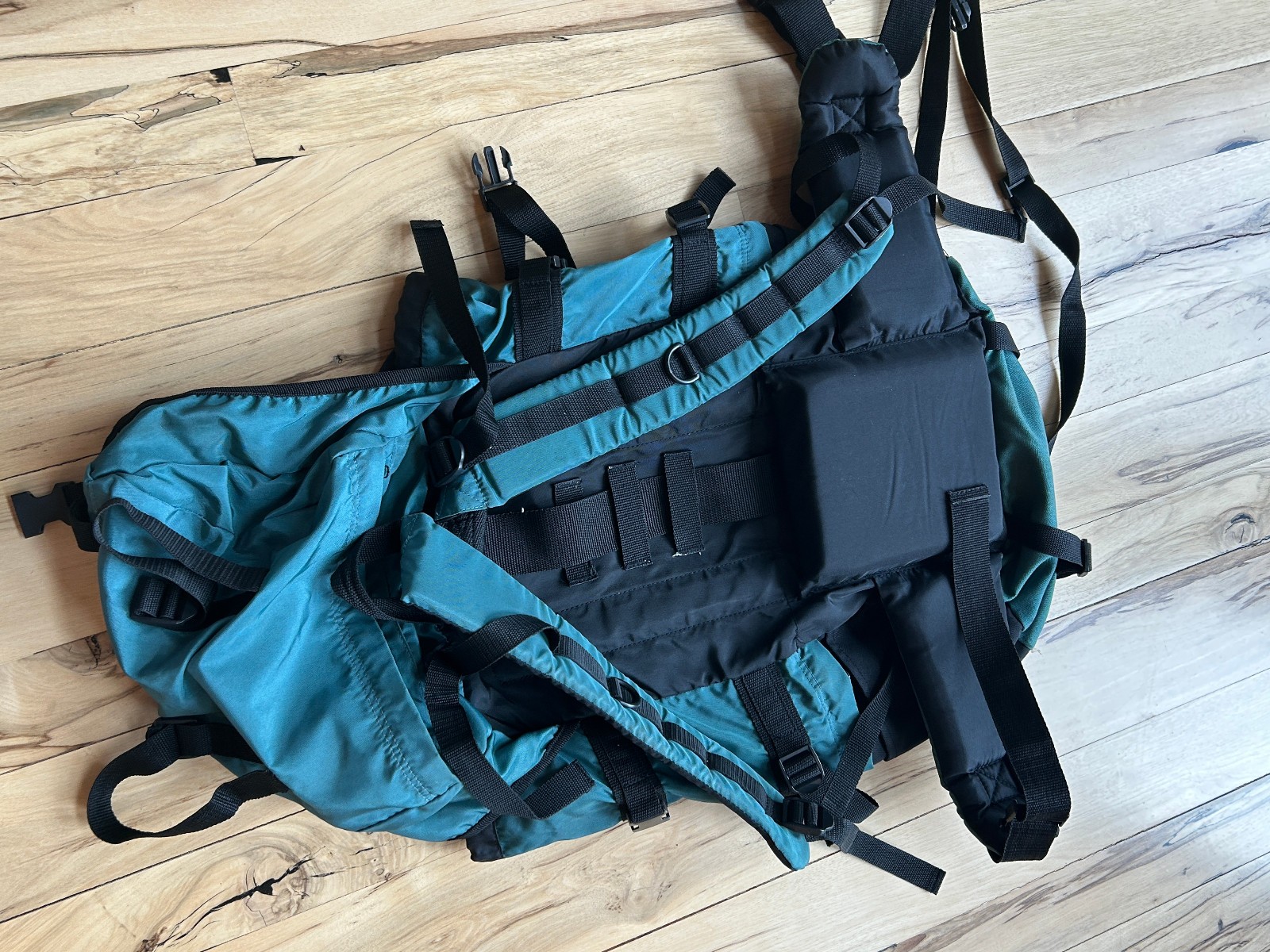 Vintage Gander Mountain Hiking Backpack - Internal Frame - Green