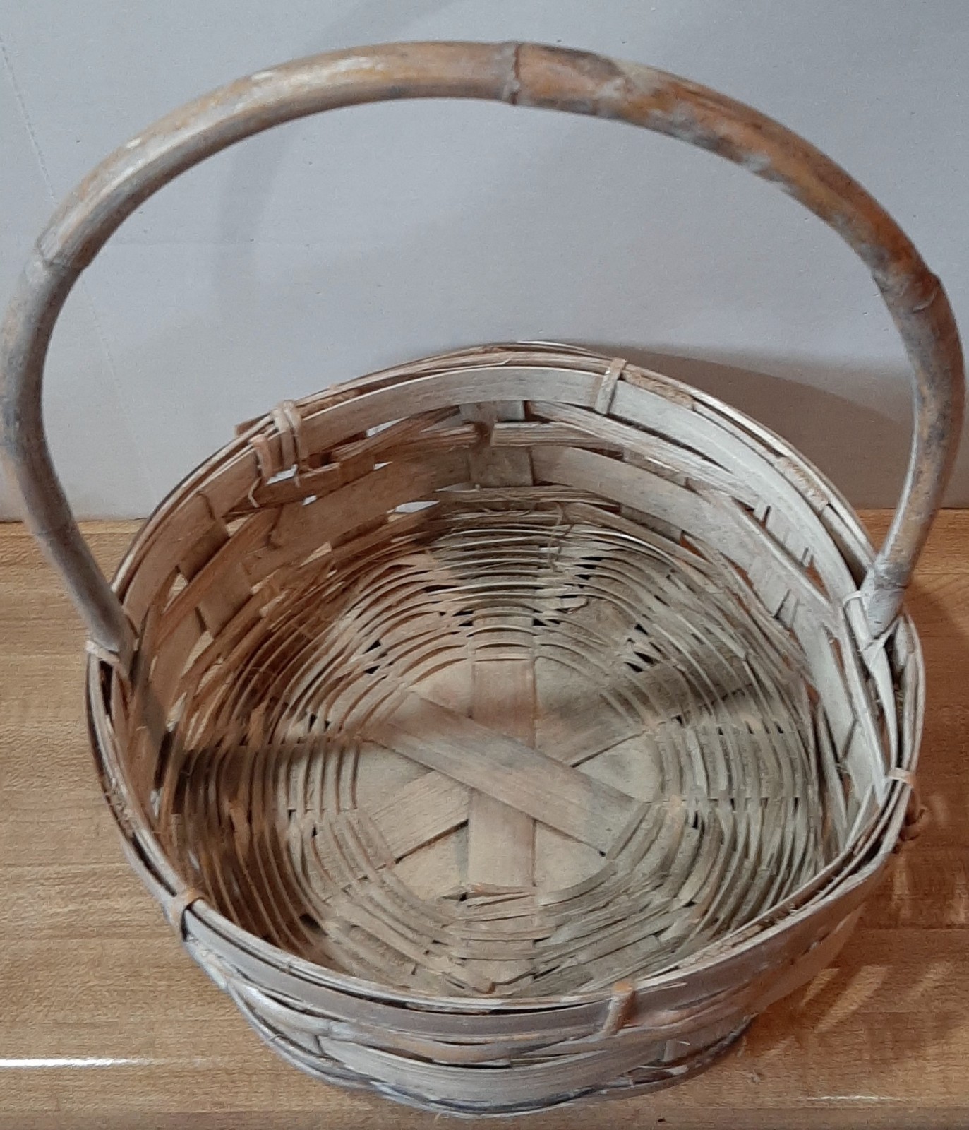 Vtg. Round Distressed Gray Carry Basket ~ Handle 7.5" Diameter 8.5" Depth 3.5"