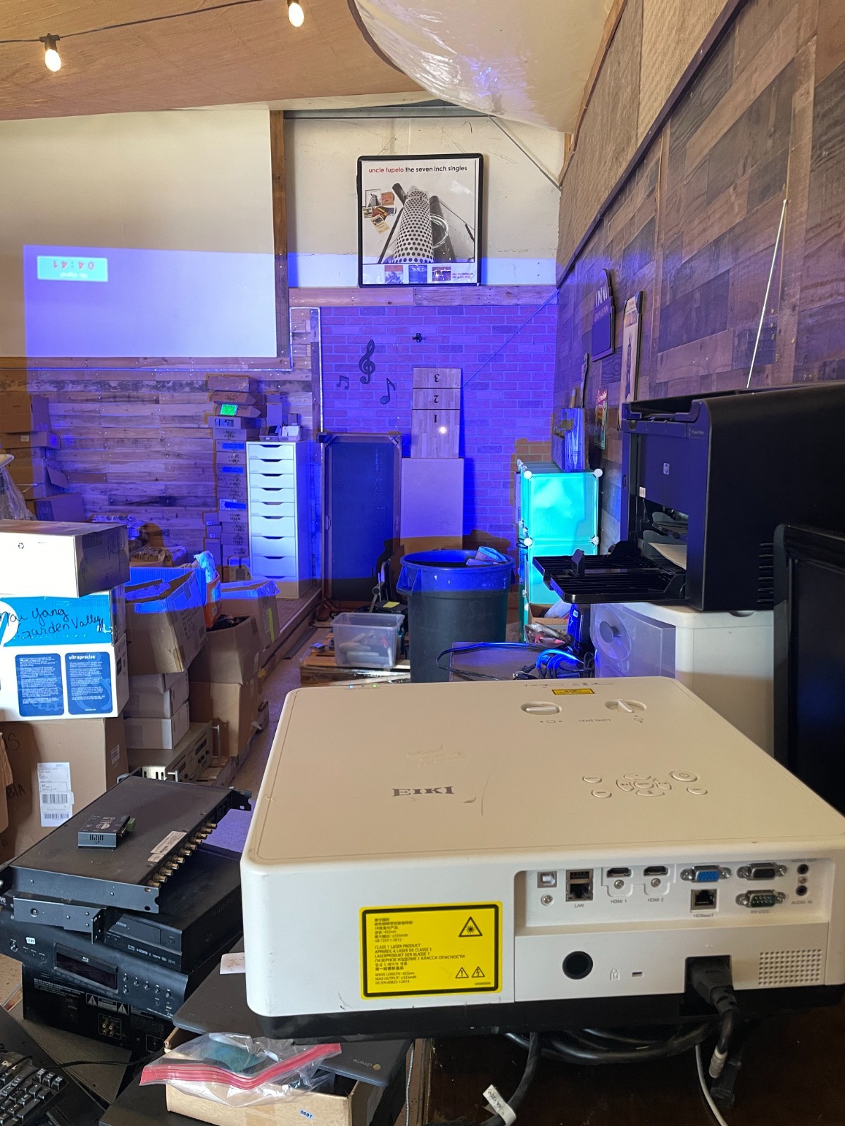 Eiki LCD projector EK–700 LU