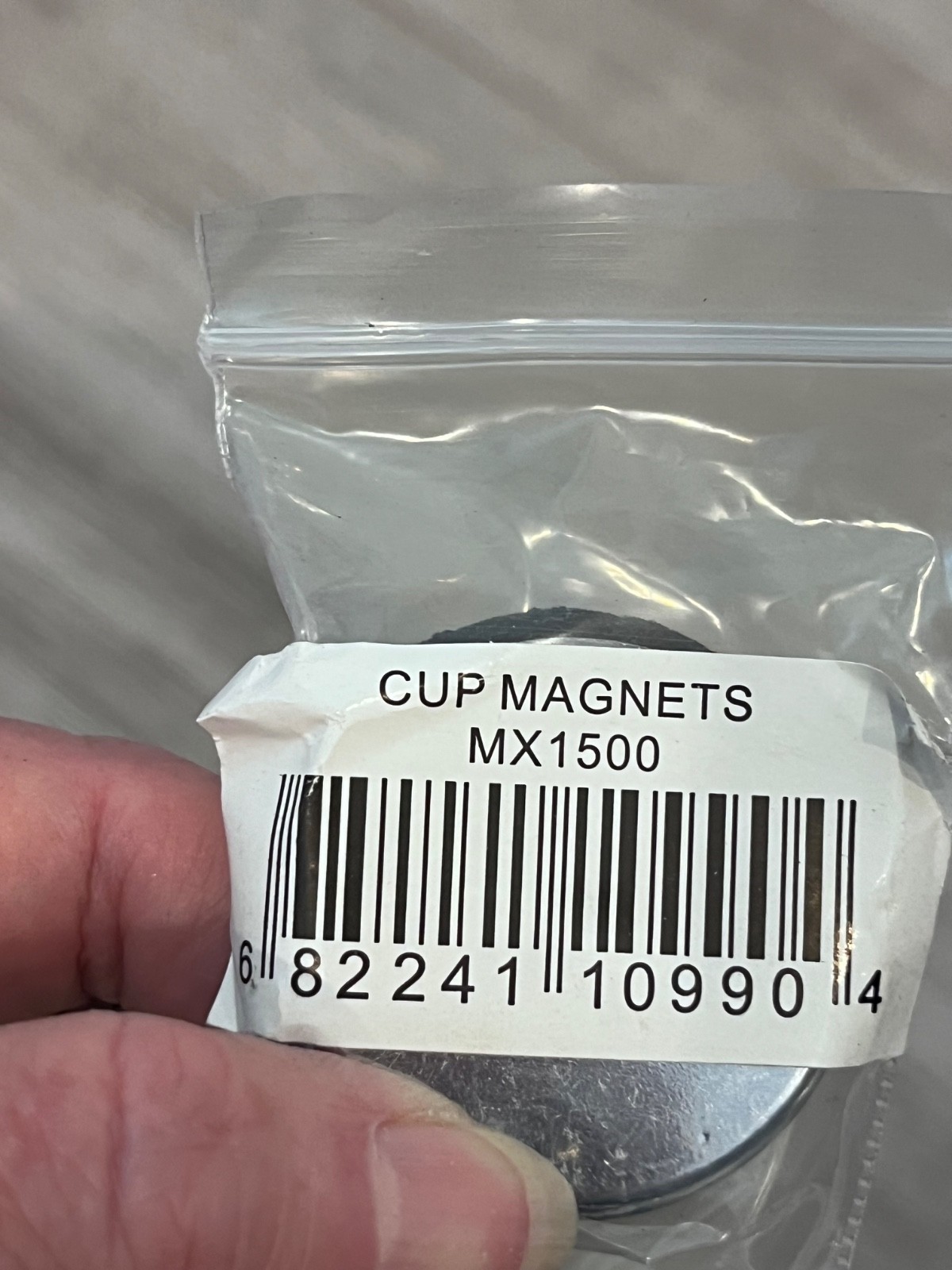 MAGNET CERAMIC W/UNTHREADED HOLE ZINC PLATED 1-13/32" od 9/32” thick