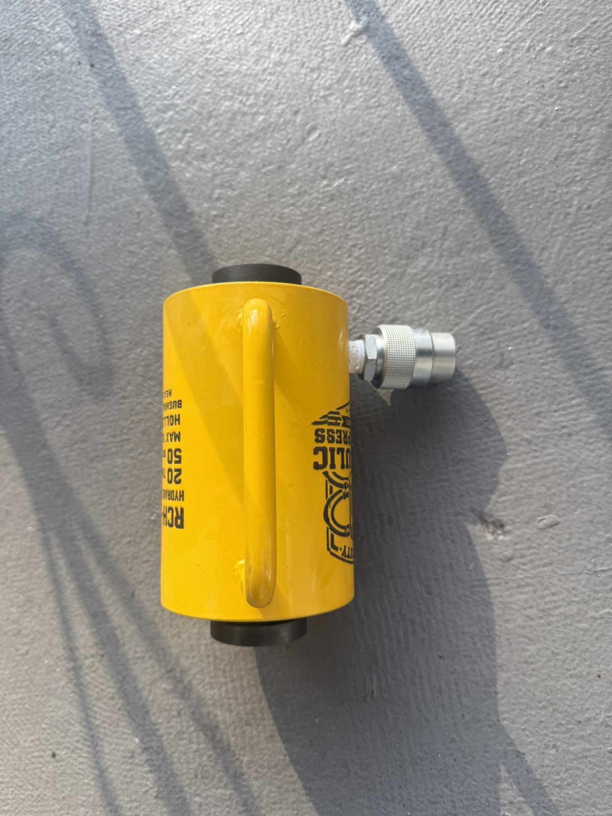 Truck bushing extractor
