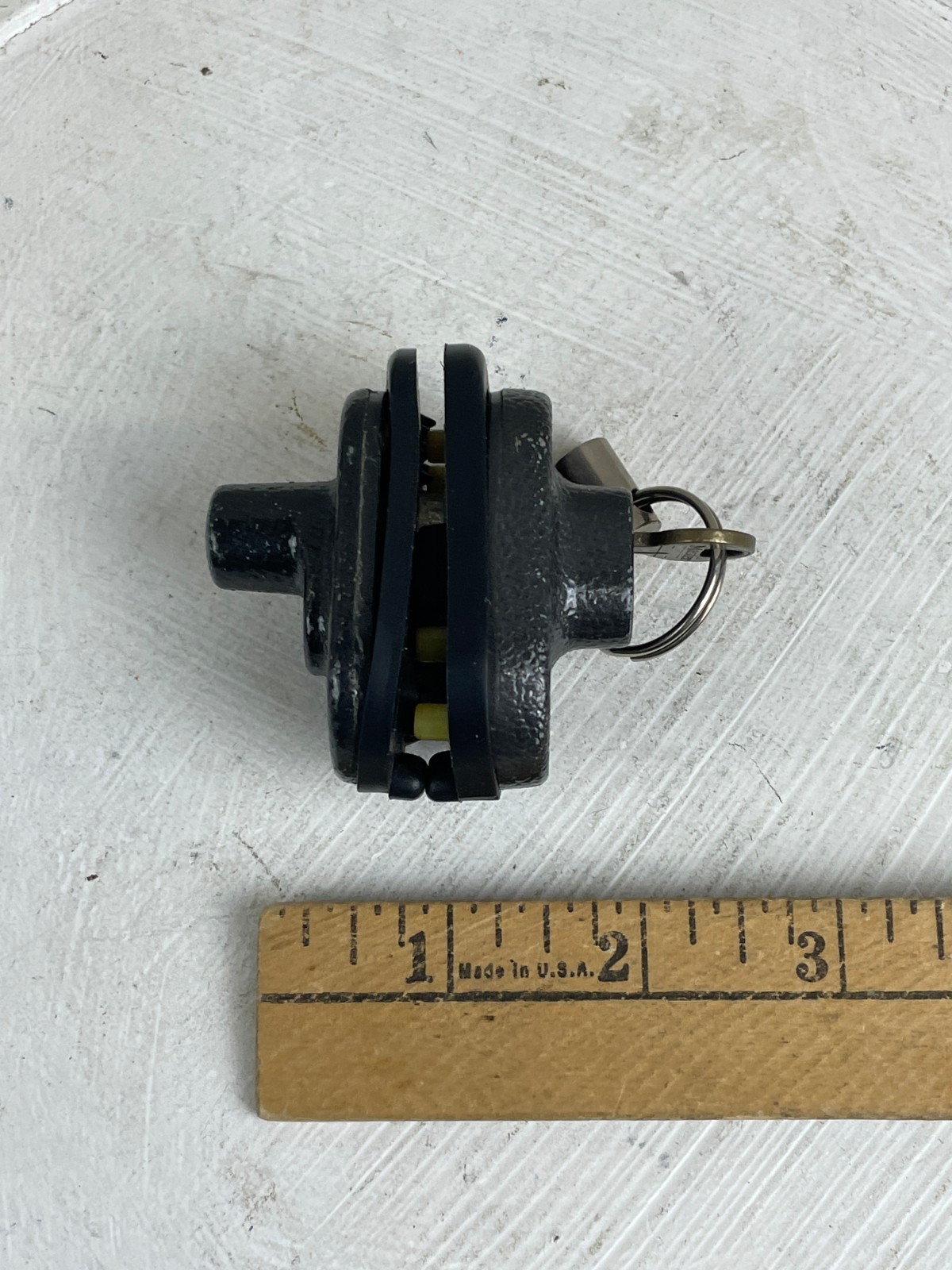 Master Lock Co Firearm Safety Keyed Trigger Lock w/ Key USA Black