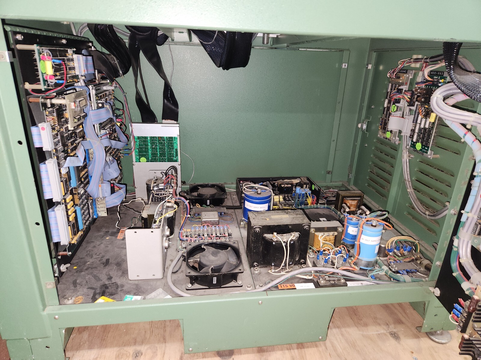 Contact Systems - Versatec CS-400C PCB Component Locator Cut/Clinch Machine