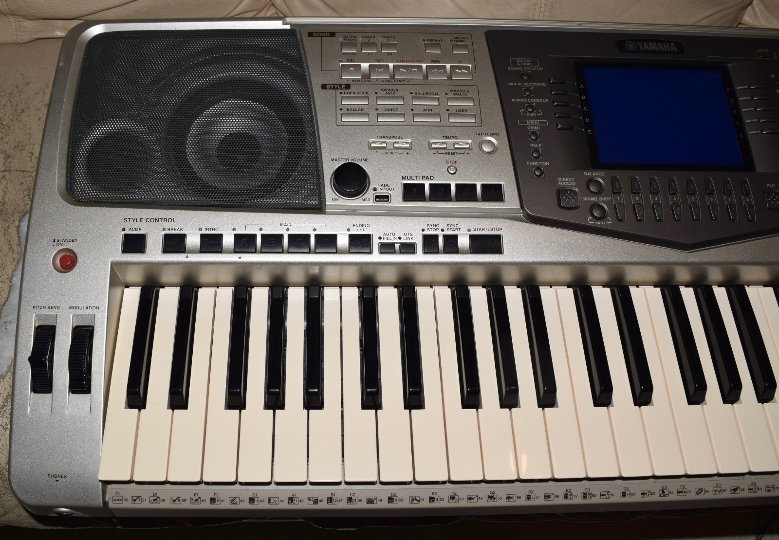 Yamaha PSR-2000 Keyboard Workstation