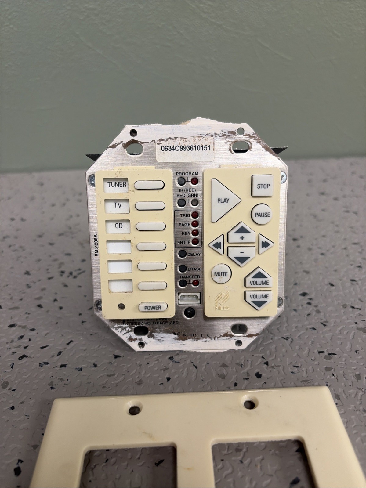 Niles Intellipad MP00124 6-Source IR Keypad System