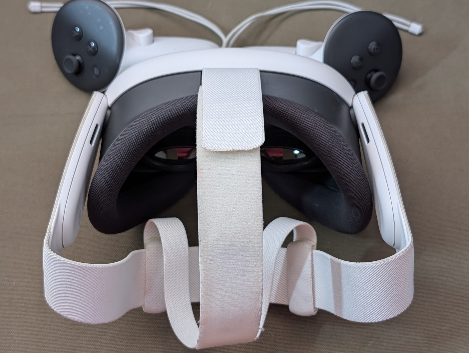 Meta Quest 3 128GB VR Headset W/ Controllers - White - Good Condition!