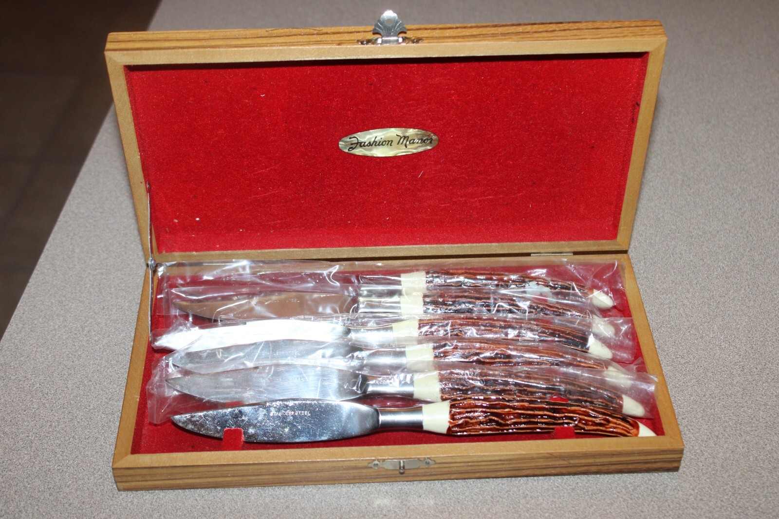 Fashion Manor, Set of 6 Stainless Steel Cutlery Steak Knifes, w/Wood Box