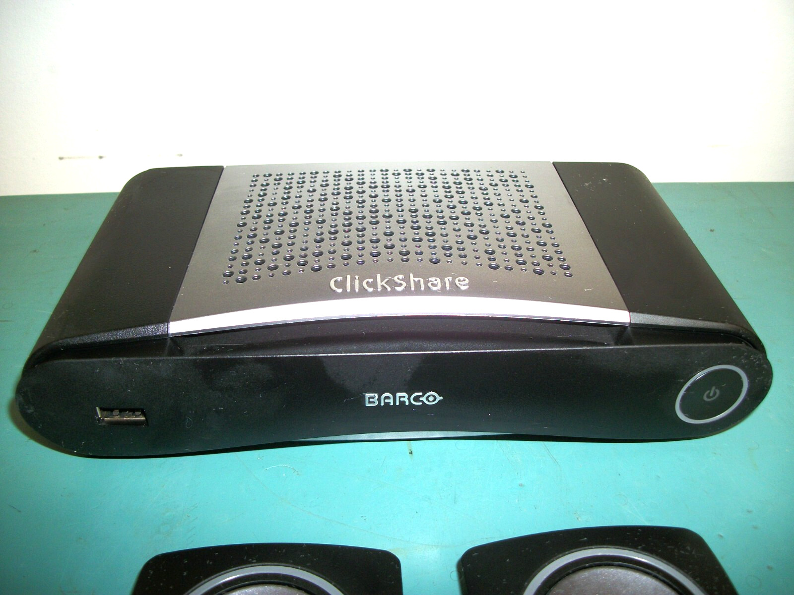 BARCO ClickShare CSE-200 Model#R9861520 Presentation Unit w/2 Remote Buttons