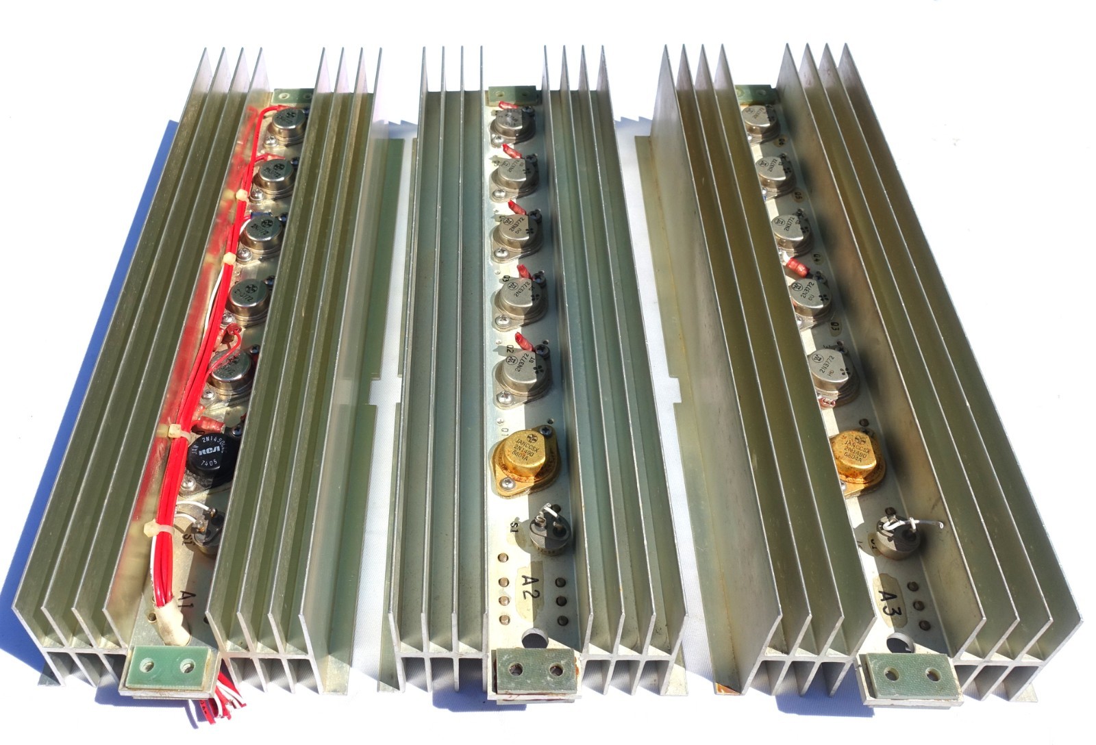 Large Heatsink Transistor  (Lot of 3pcs)