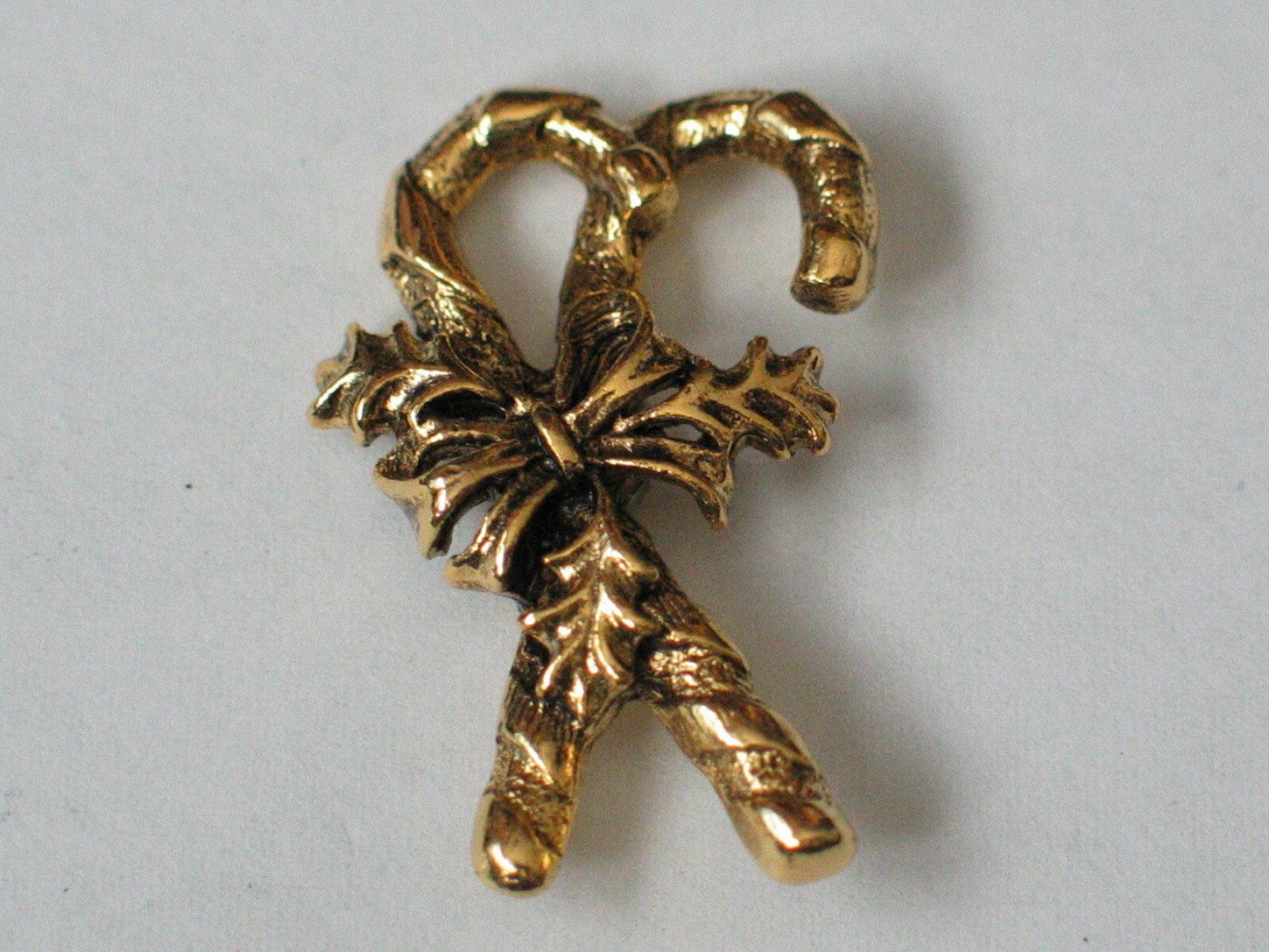 Christmas Candy Canes With Ribbon Pin, Gold Tone Enamel Lapel Pin New USA