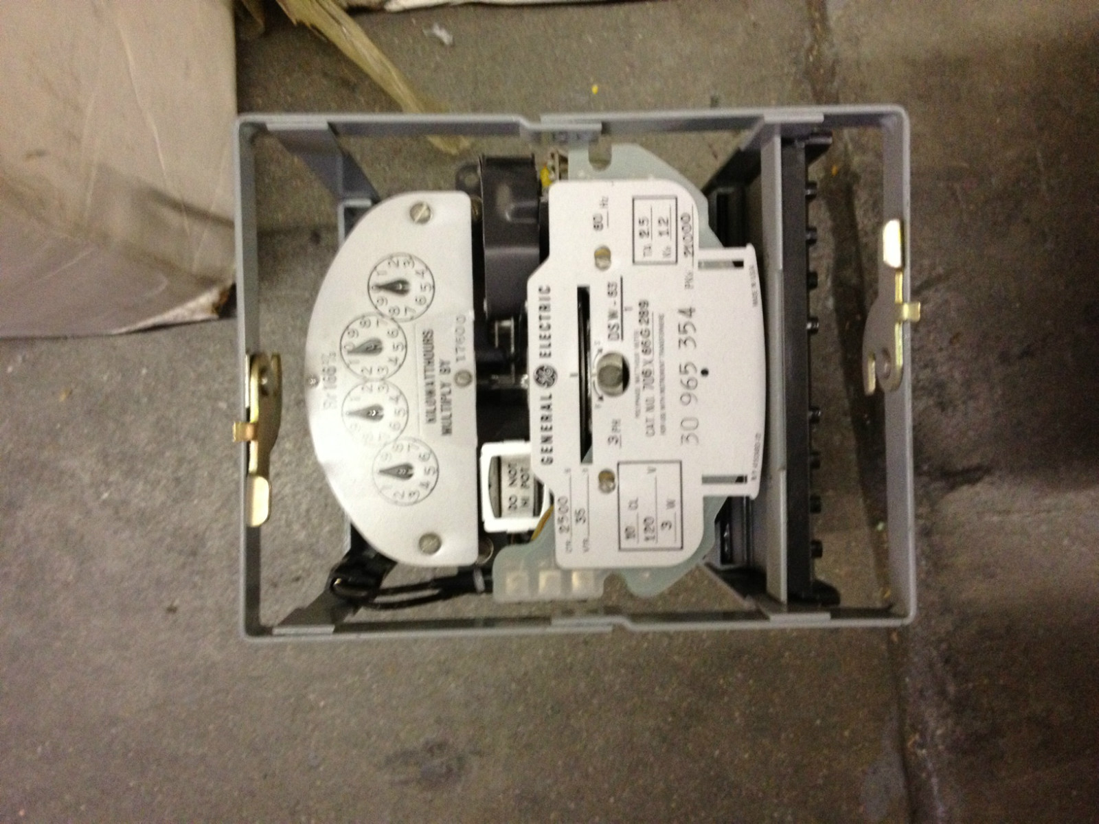 706X66G289 GE Kilowatt Hour Meter Type DSW63 NO CASE