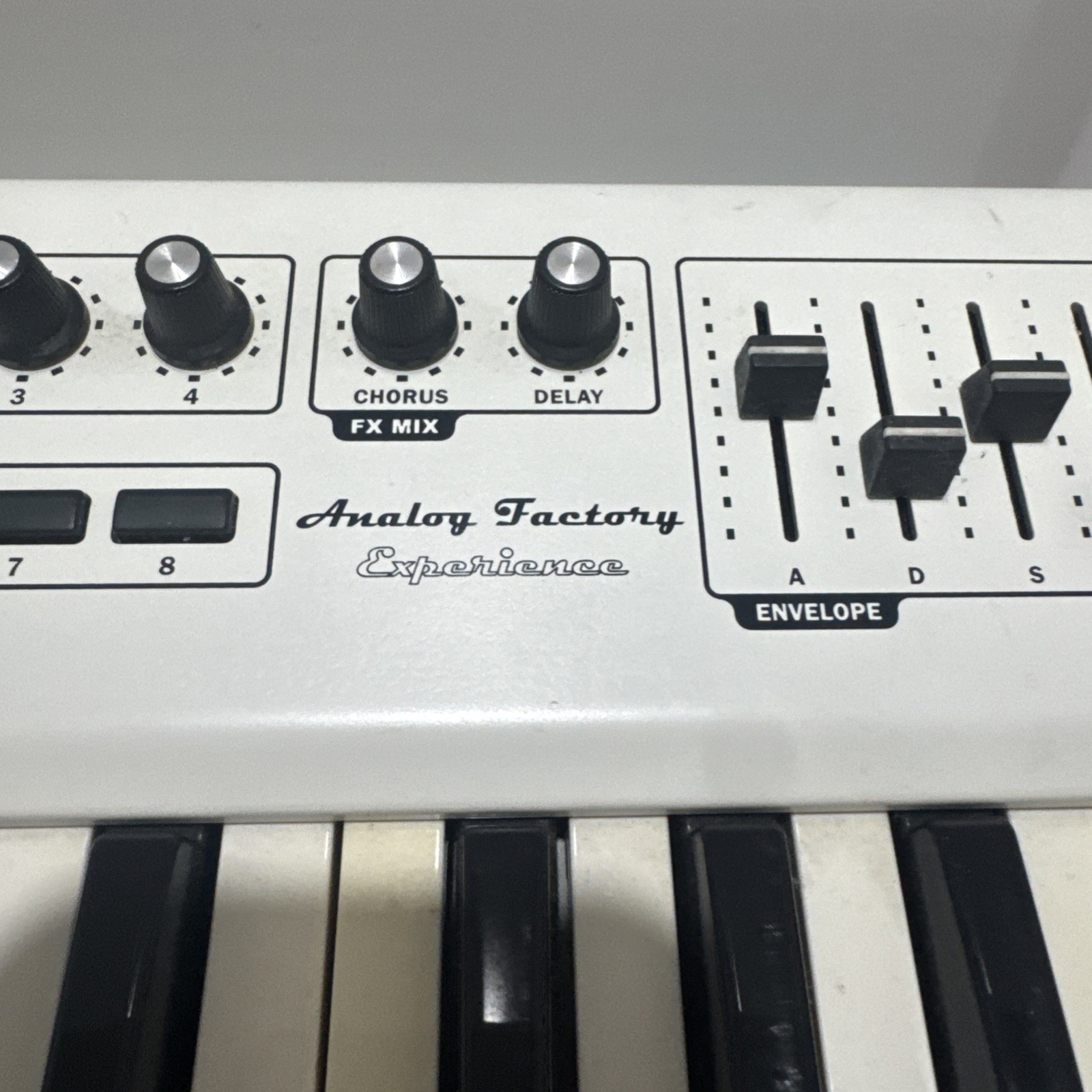 Arturia Analog Experience The Factory 32 Universal MIDI Controller Keyboard