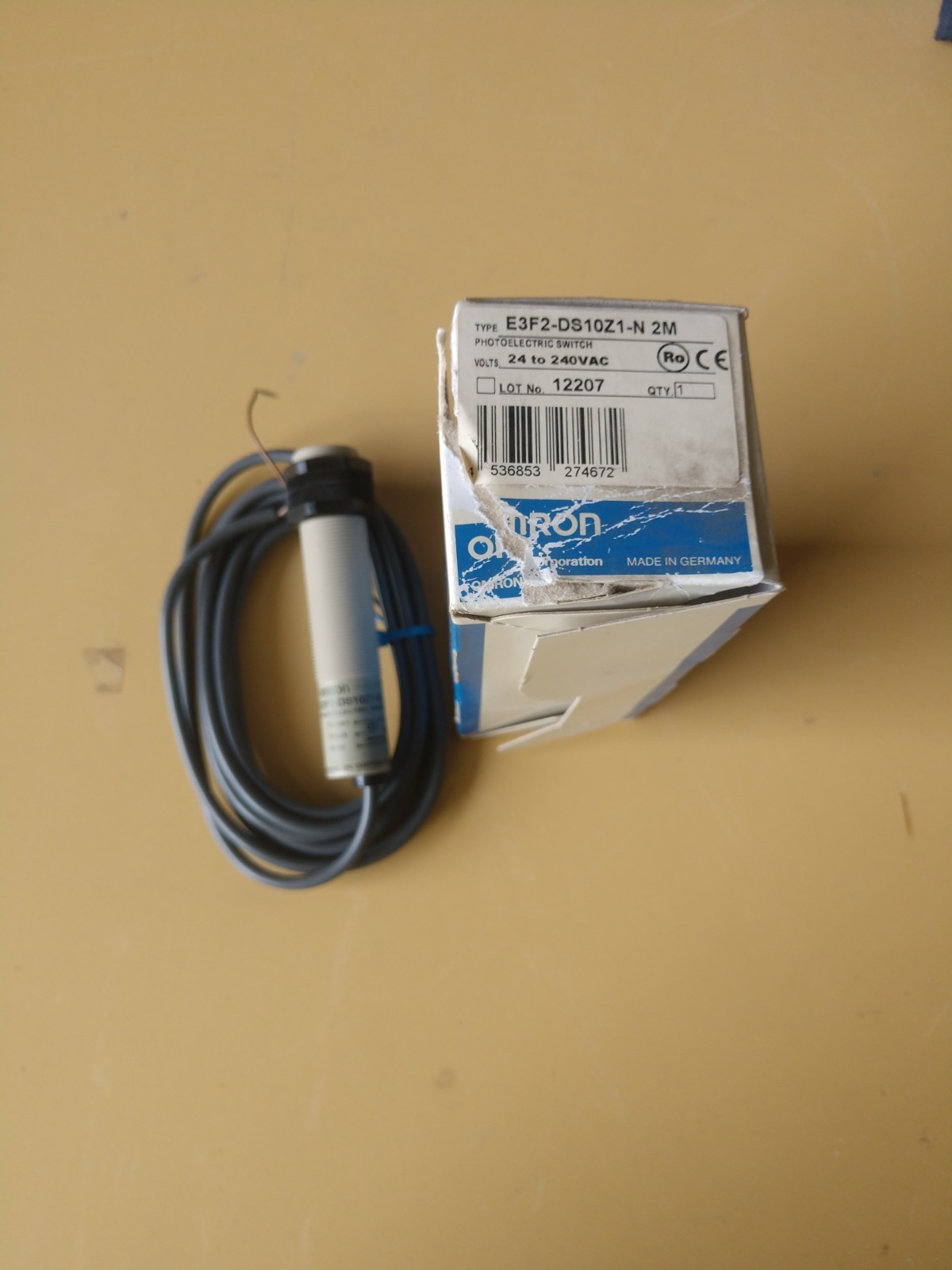 OMRON E3F2-DS10Z1-N  BRAND NEW NOS
